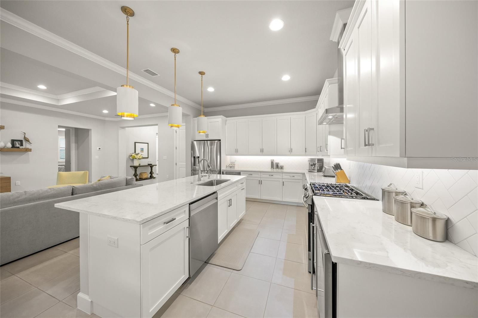 SANDHILL LAKE - Residential