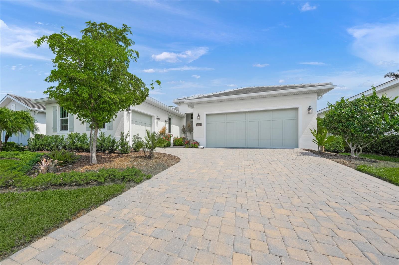 SANDHILL LAKE - Residential