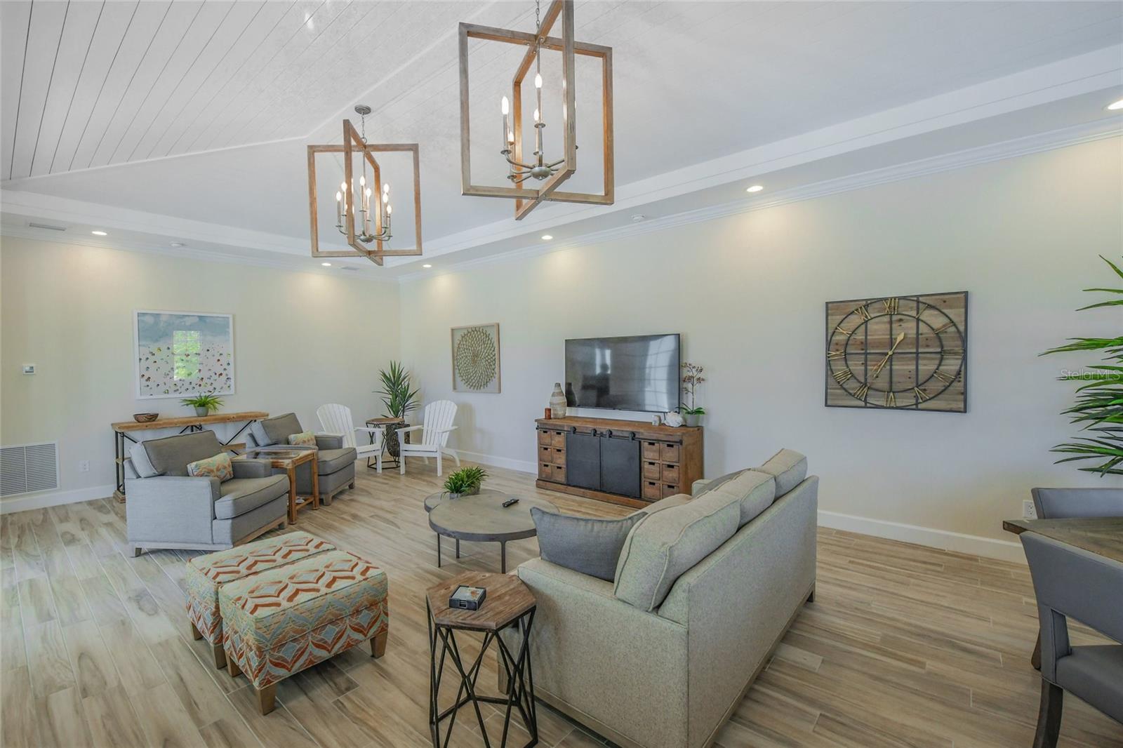 SANDHILL LAKE - Residential
