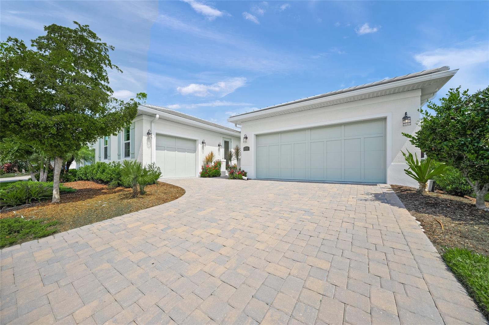 SANDHILL LAKE - Residential