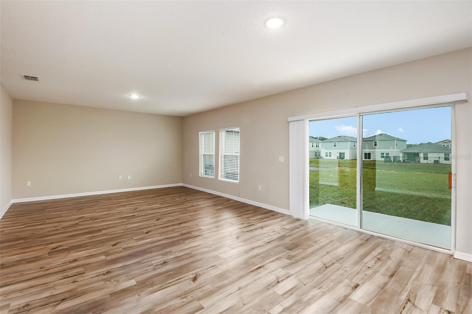 1014 FORESHORE LANE