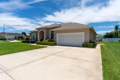 A home in WINTER HAVEN