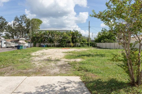 Photo of 621 Hudson Avenue, Tampa, FL 33606 (MLS # TB8549446)