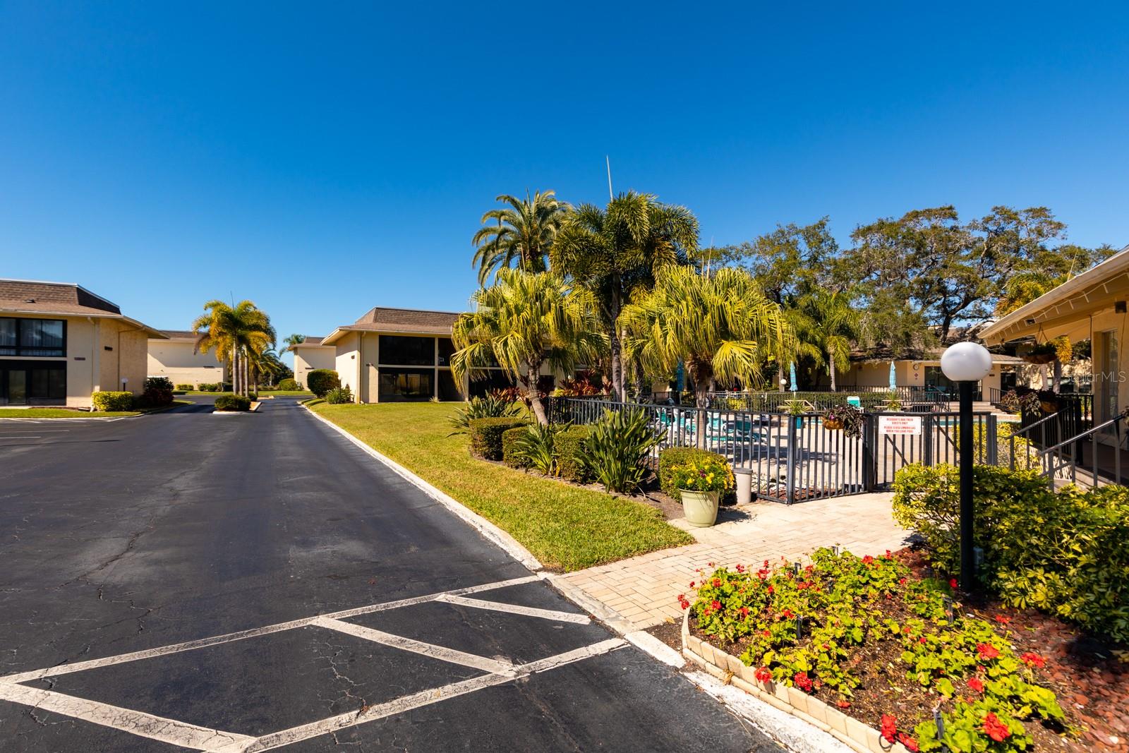 VILLAS DE GOLF CONDO - Residential