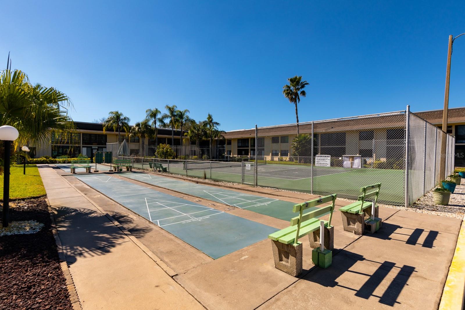 VILLAS DE GOLF CONDO - Residential