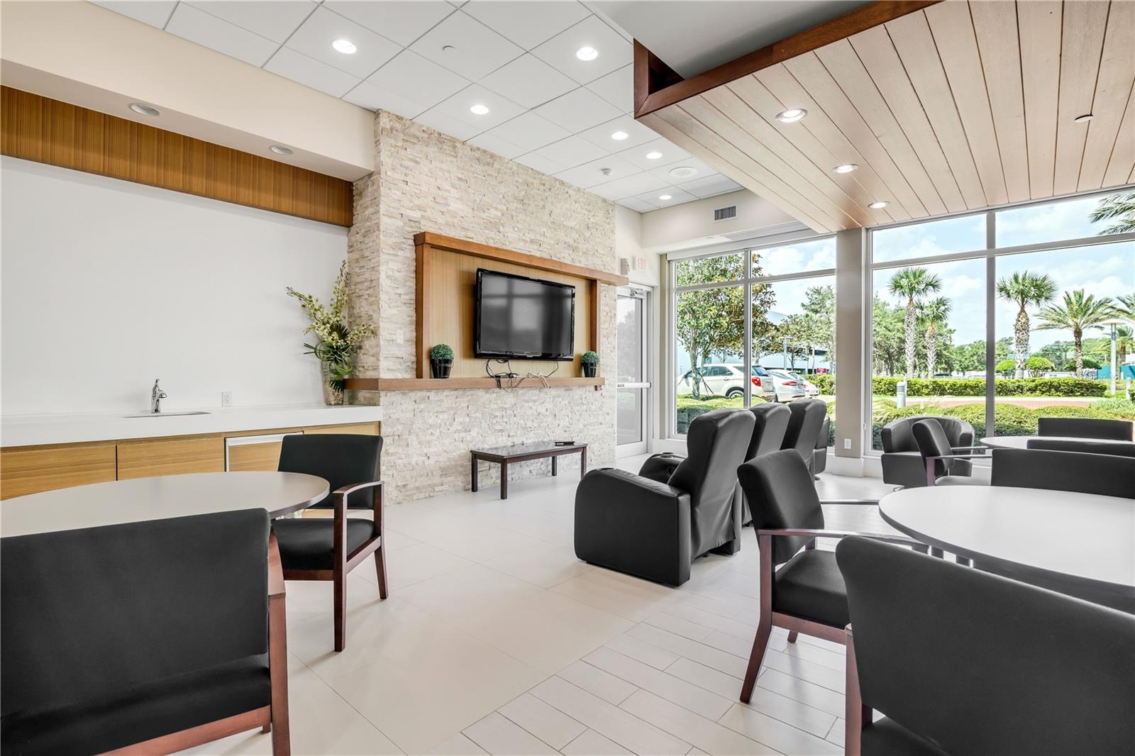 MARINA GRANDE/HALIFAX 01 - Residential