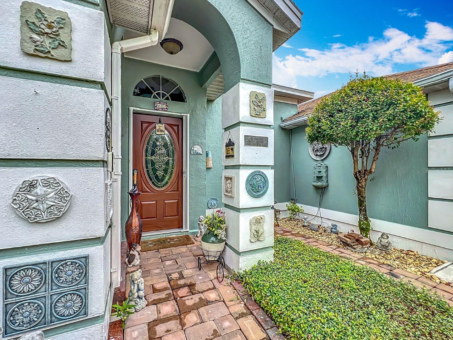 6902 CORAL COVE DRIVE