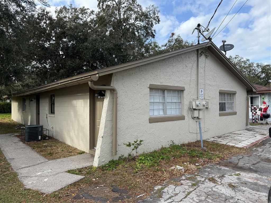 Photo of 410 Rosland Drive, Kissimmee, FL 34741 (MLS # O6387077)