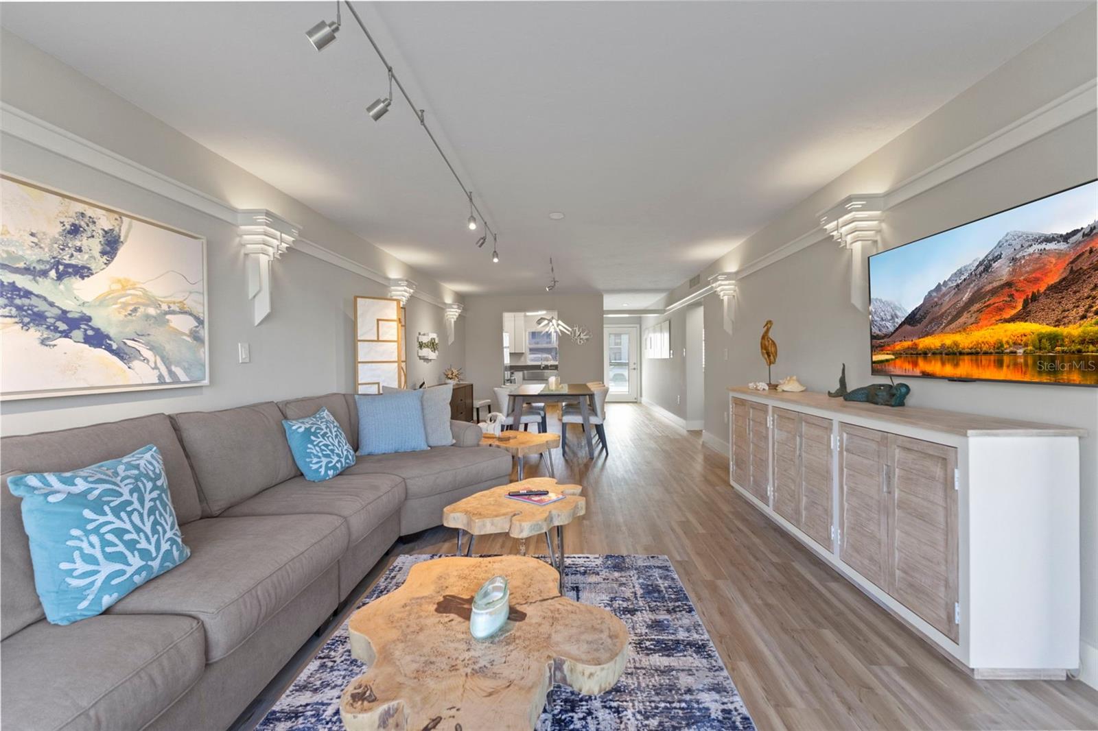 LONGBOAT ARMS - Residential Lease