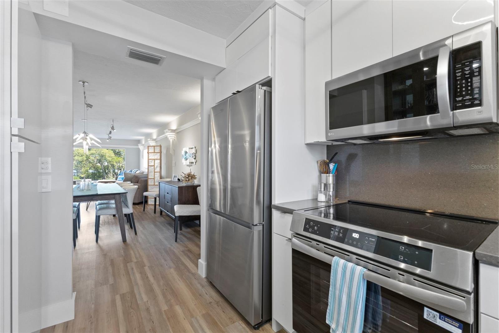 LONGBOAT ARMS - Residential Lease