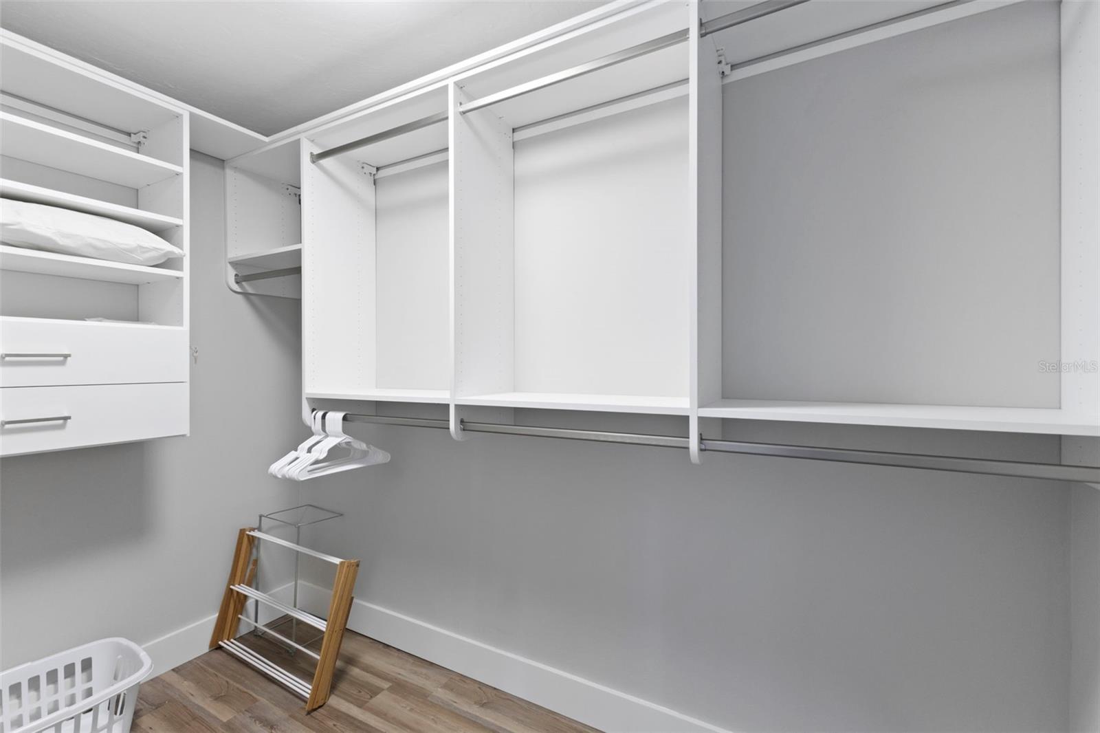 LONGBOAT ARMS - Residential Lease