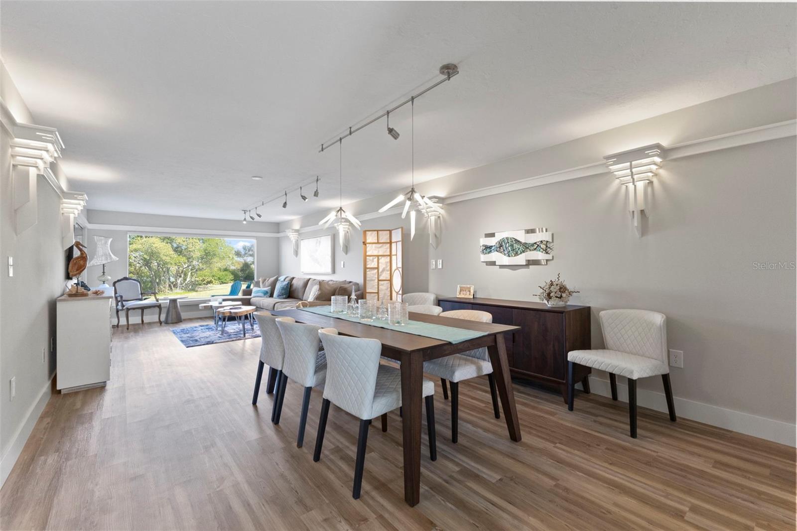 LONGBOAT ARMS - Residential Lease