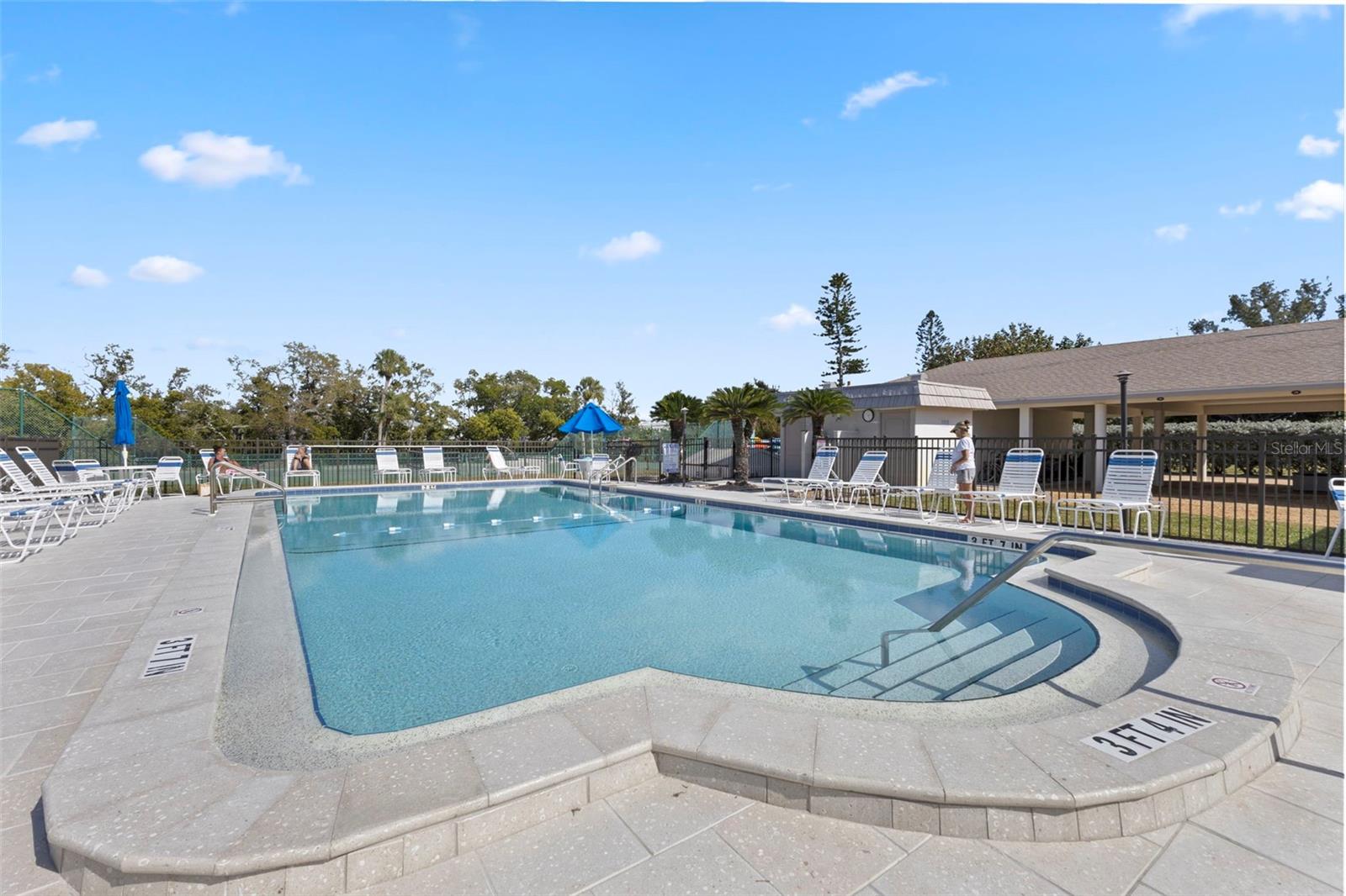 LONGBOAT ARMS - Residential Lease