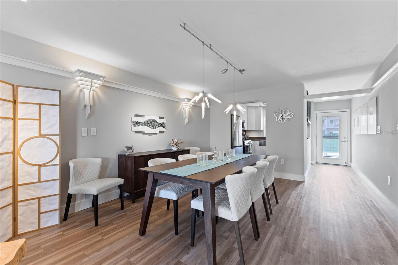 LONGBOAT ARMS - Residential Lease