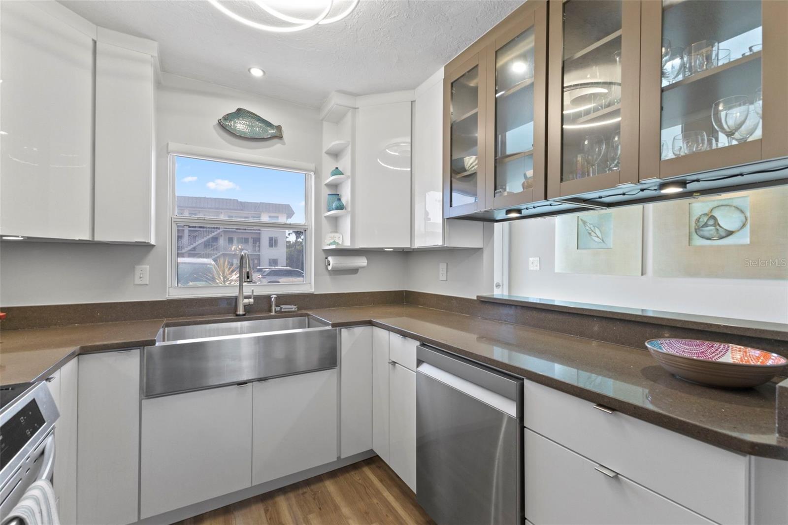 LONGBOAT ARMS - Residential Lease