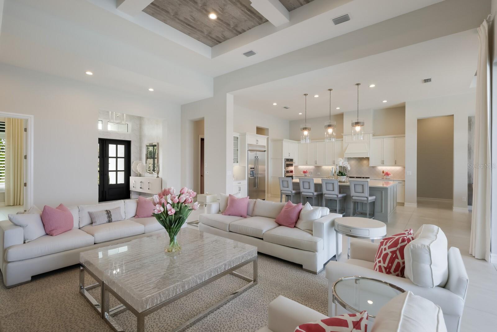 LAKE CLUB - Residential