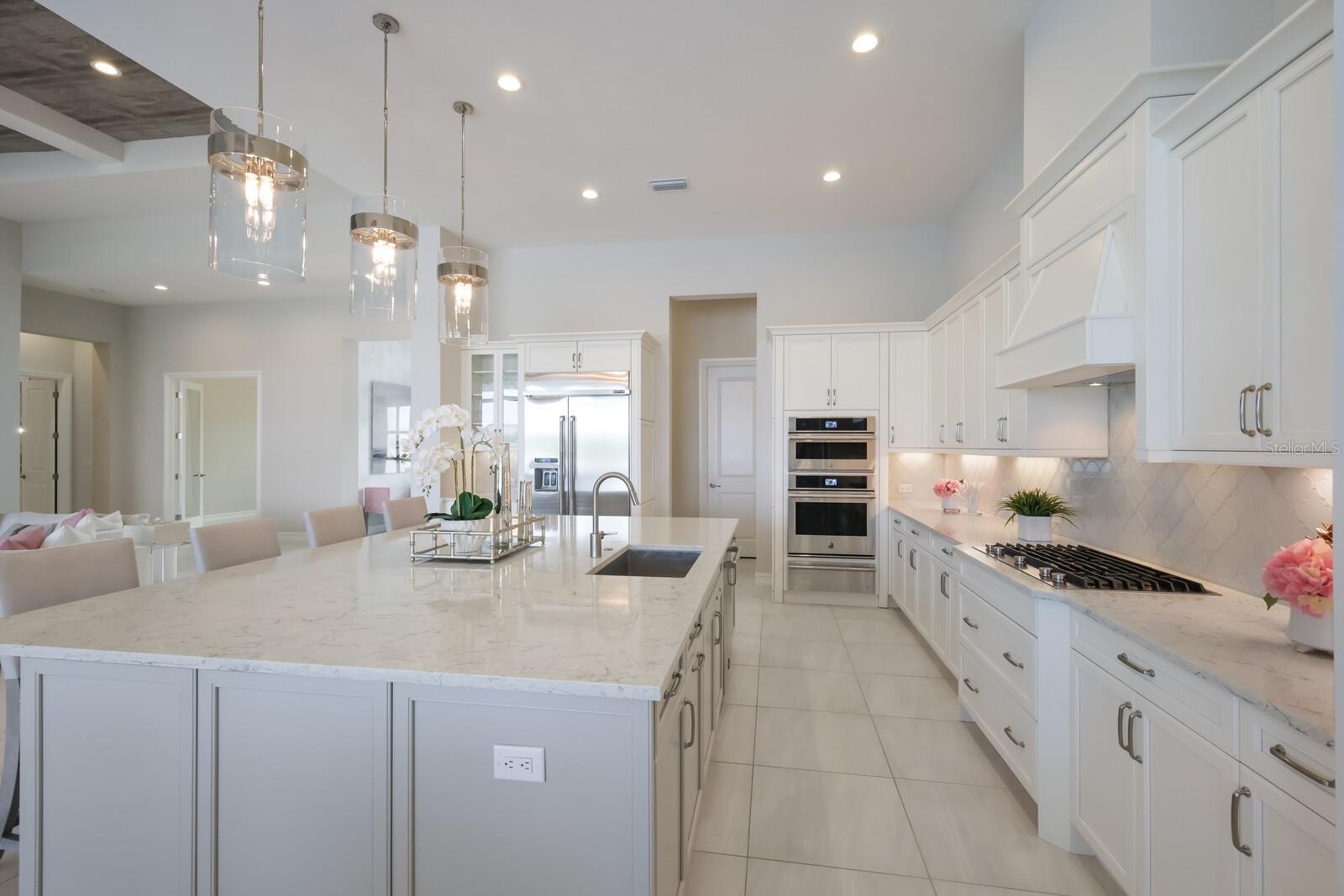 LAKE CLUB - Residential