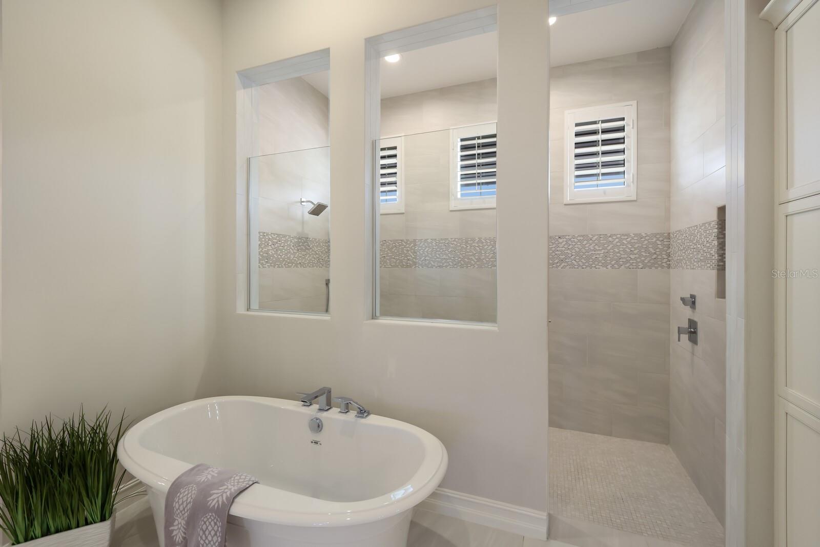 LAKE CLUB - Residential