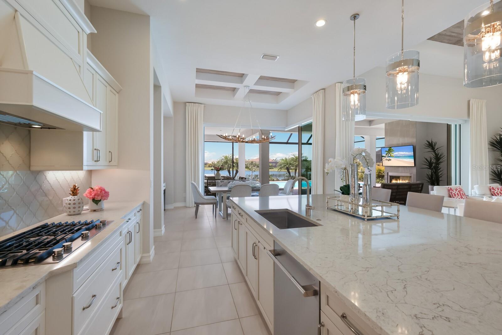 LAKE CLUB - Residential