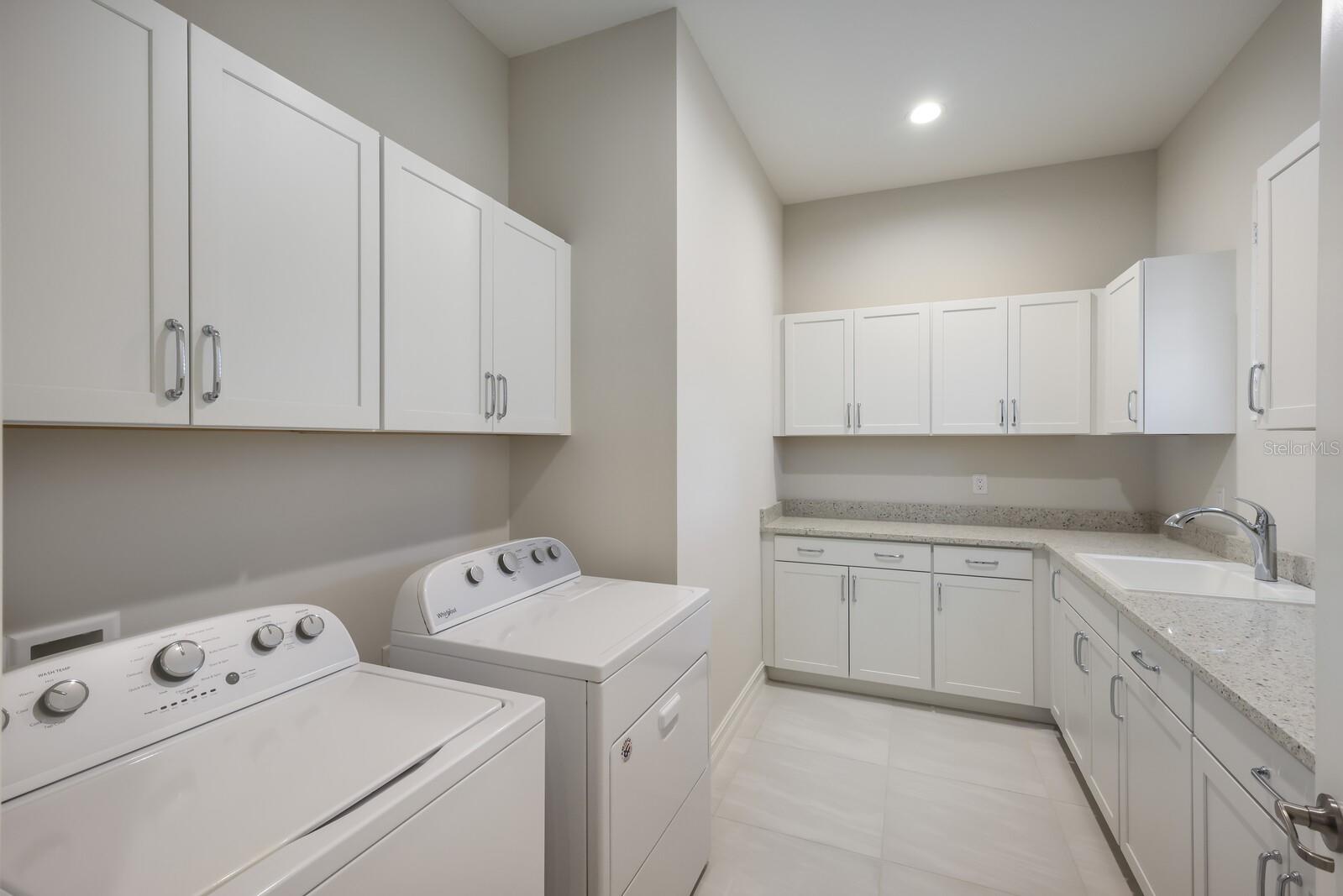 LAKE CLUB - Residential