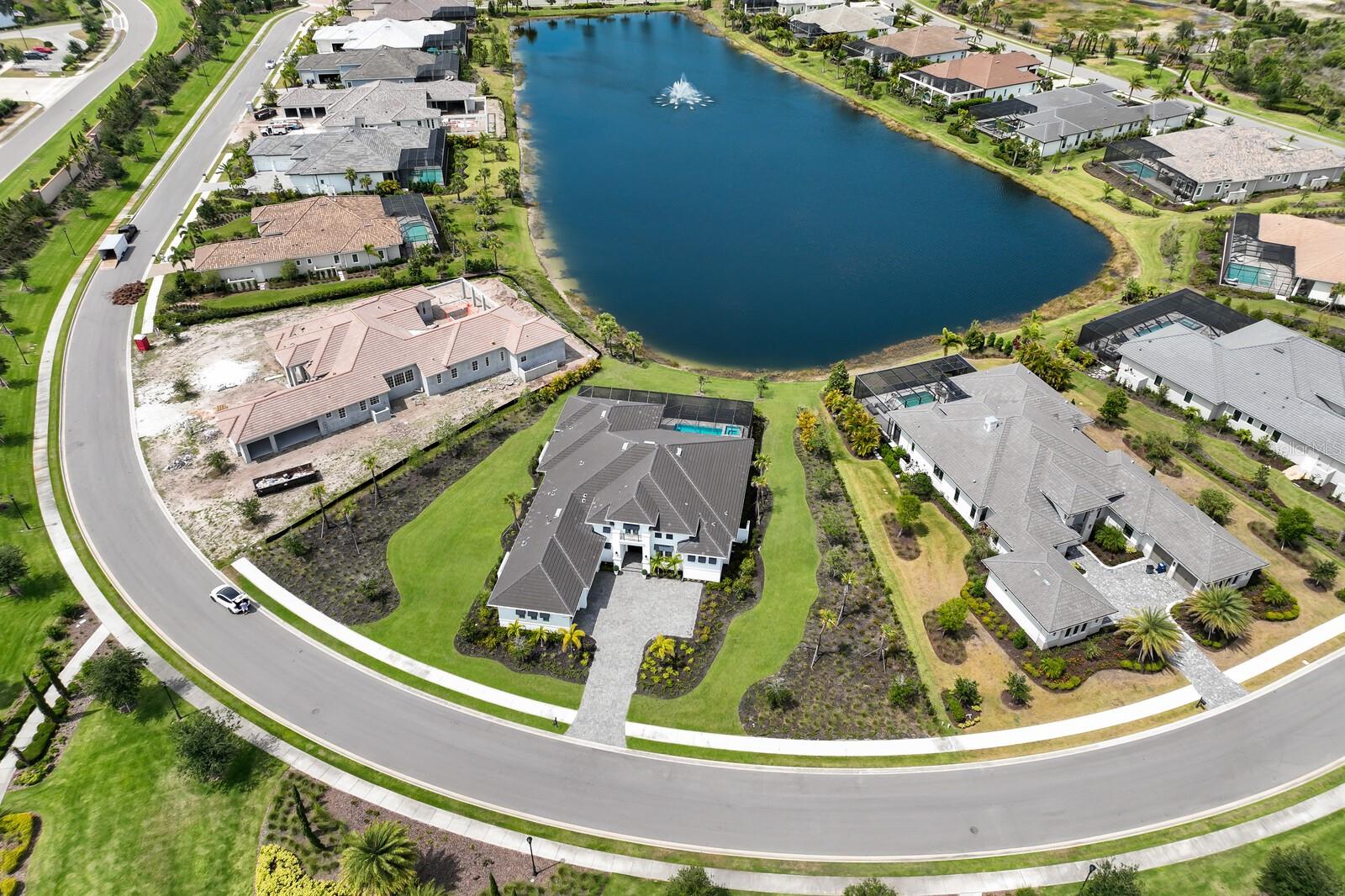 LAKE CLUB - Residential