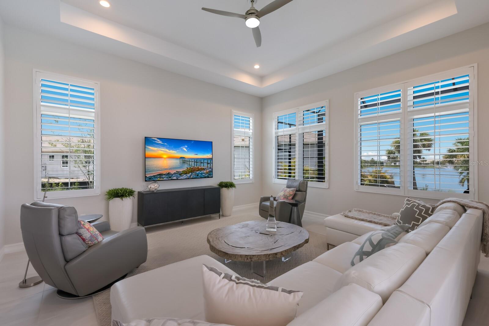 LAKE CLUB - Residential