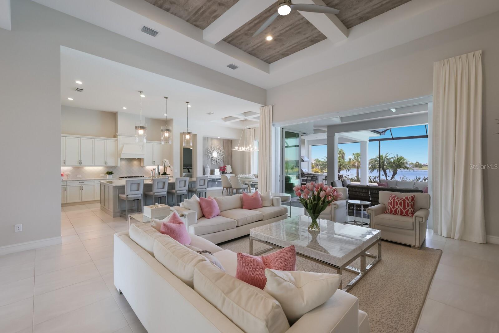 LAKE CLUB - Residential