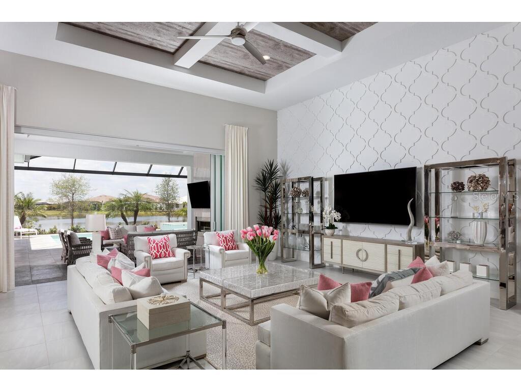 LAKE CLUB - Residential