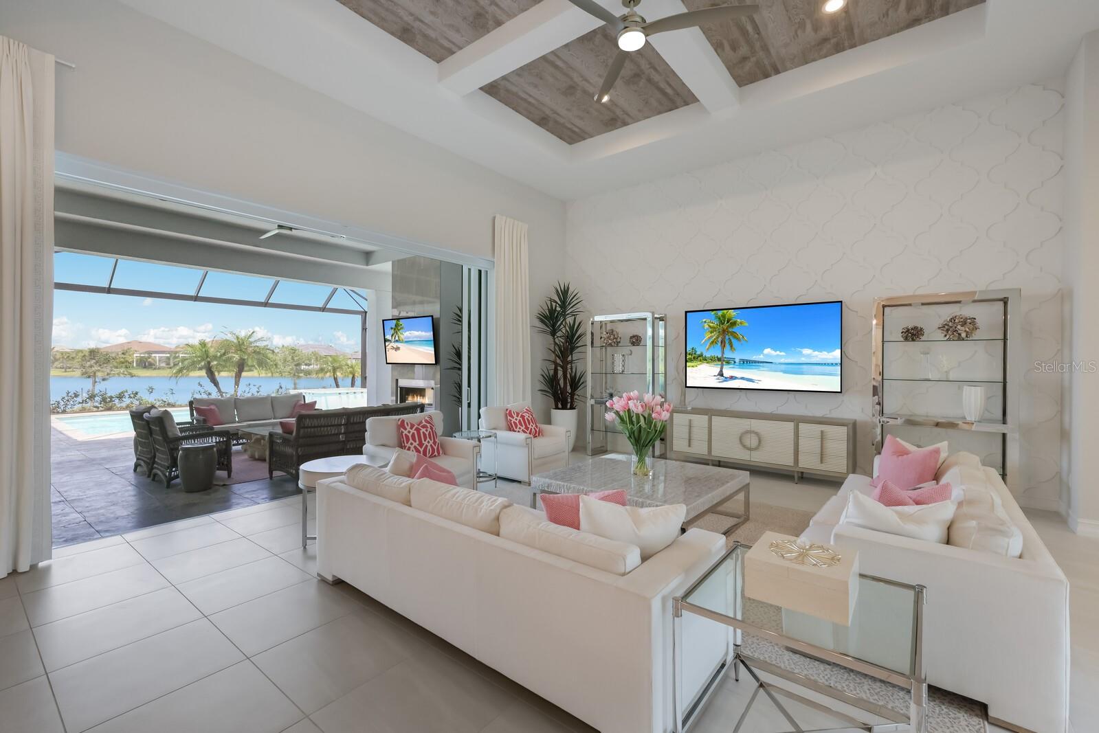 LAKE CLUB - Residential