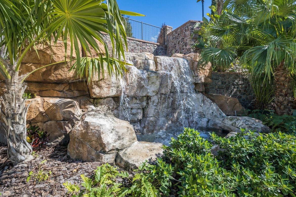 LAKE CLUB - Residential