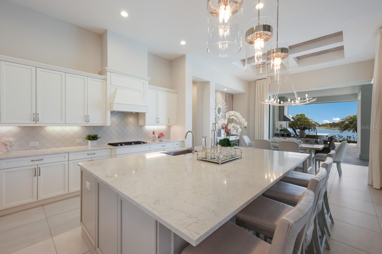 LAKE CLUB - Residential