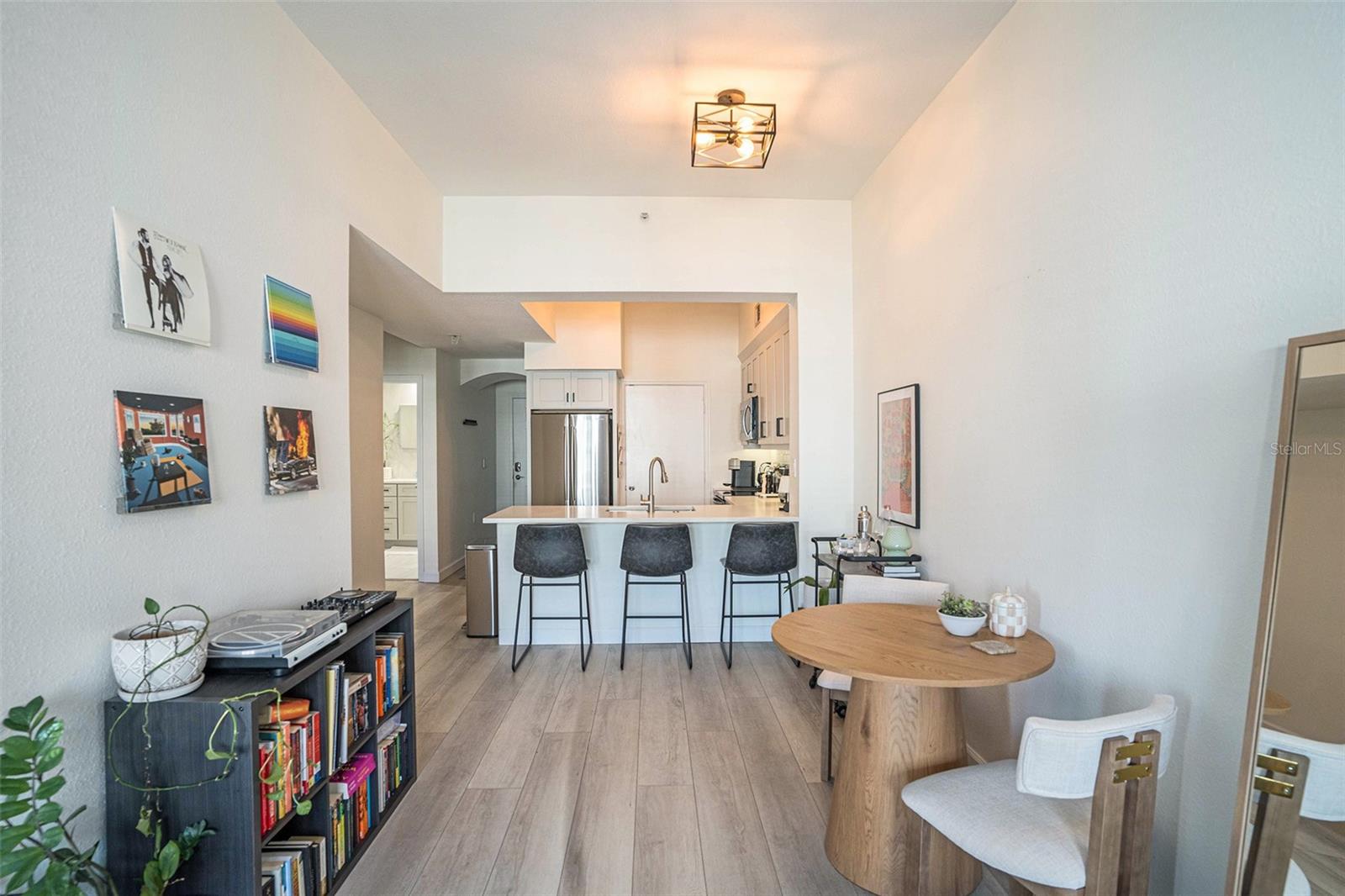 200 4TH AVENUE S 425