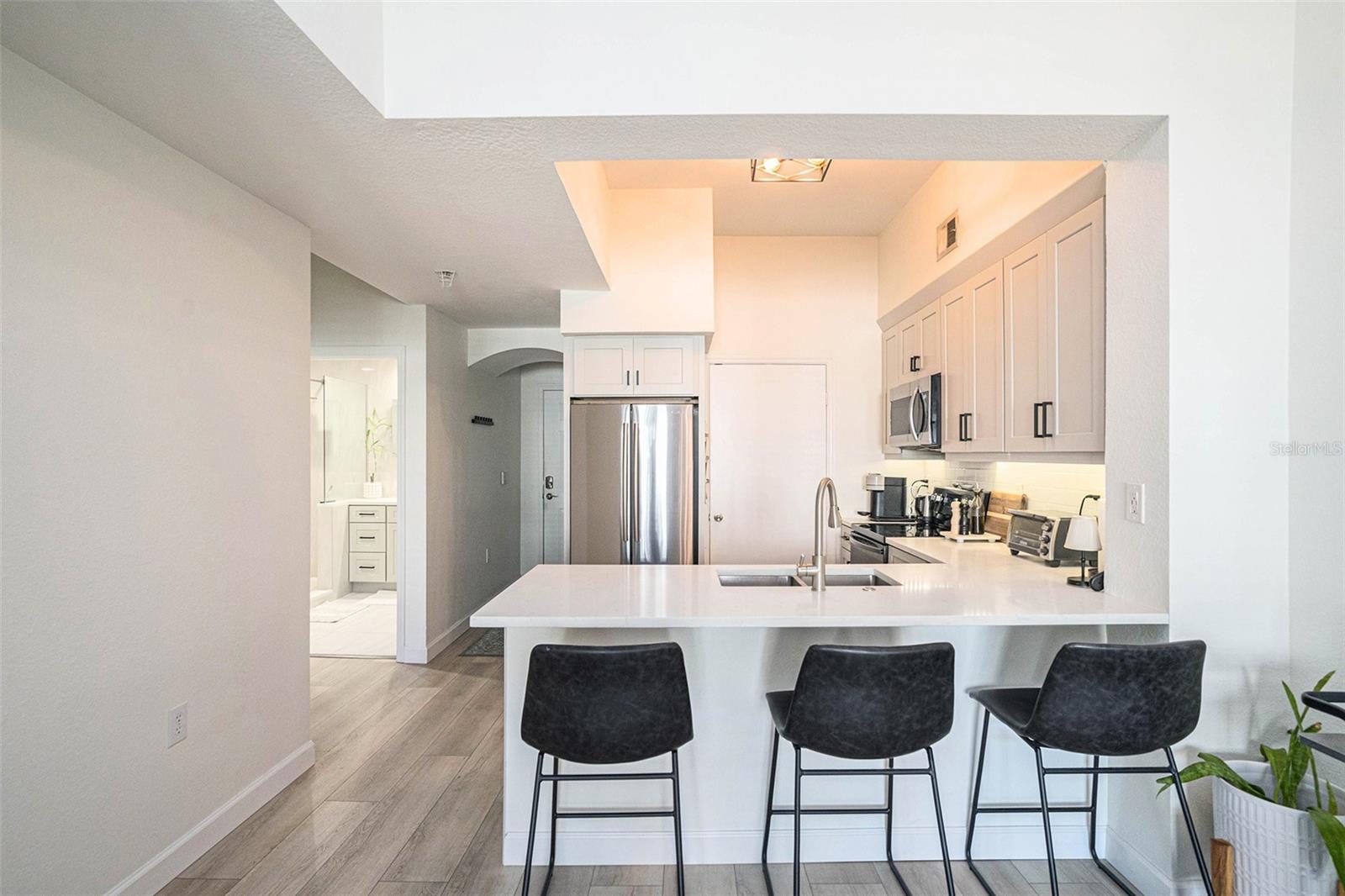 200 4TH AVENUE S 425