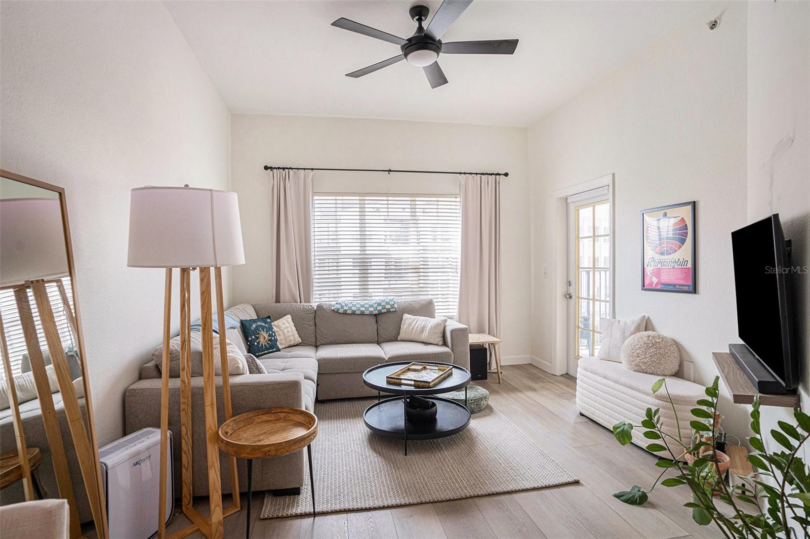 200 4TH AVENUE S 425