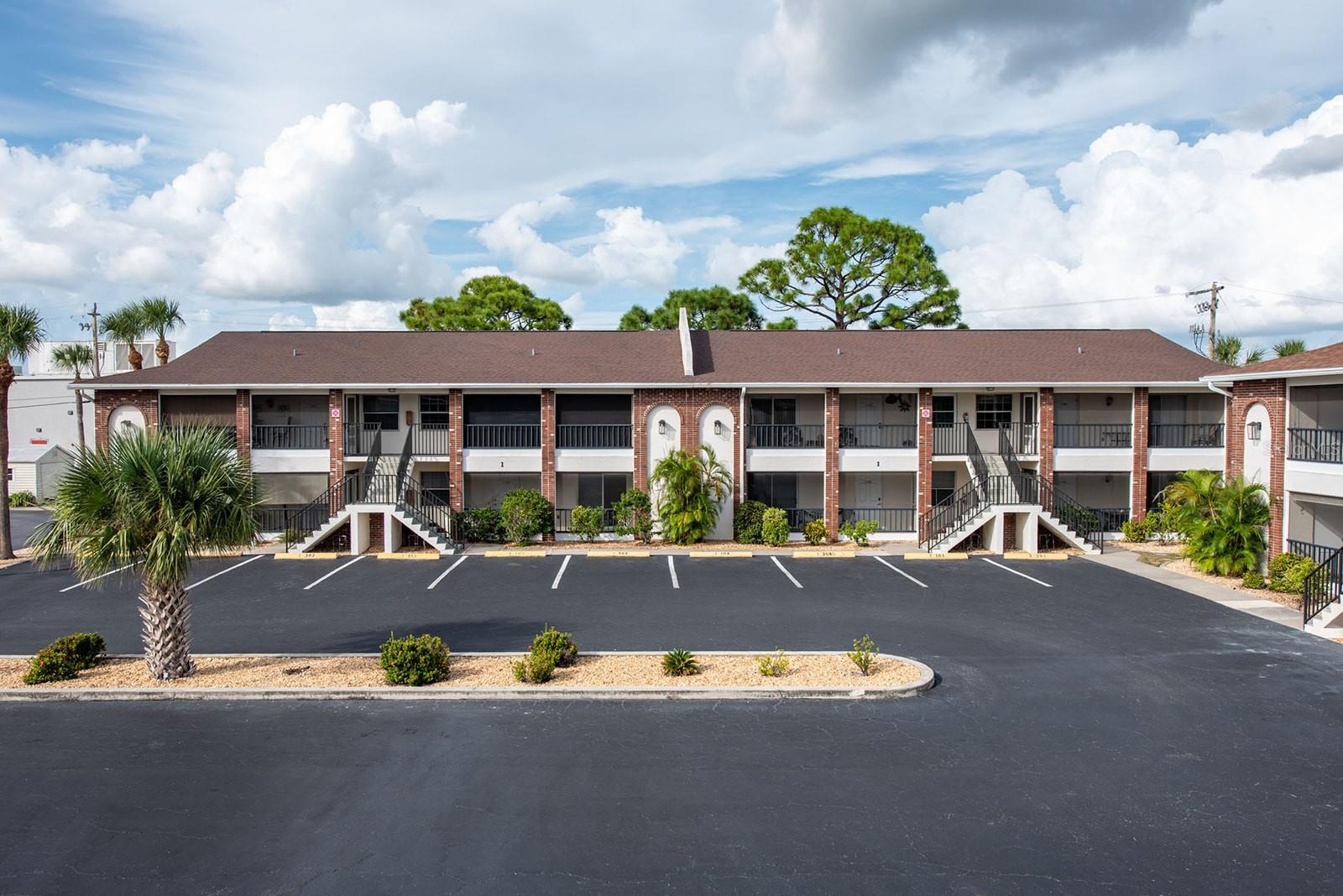 PALM MANOR - Residential