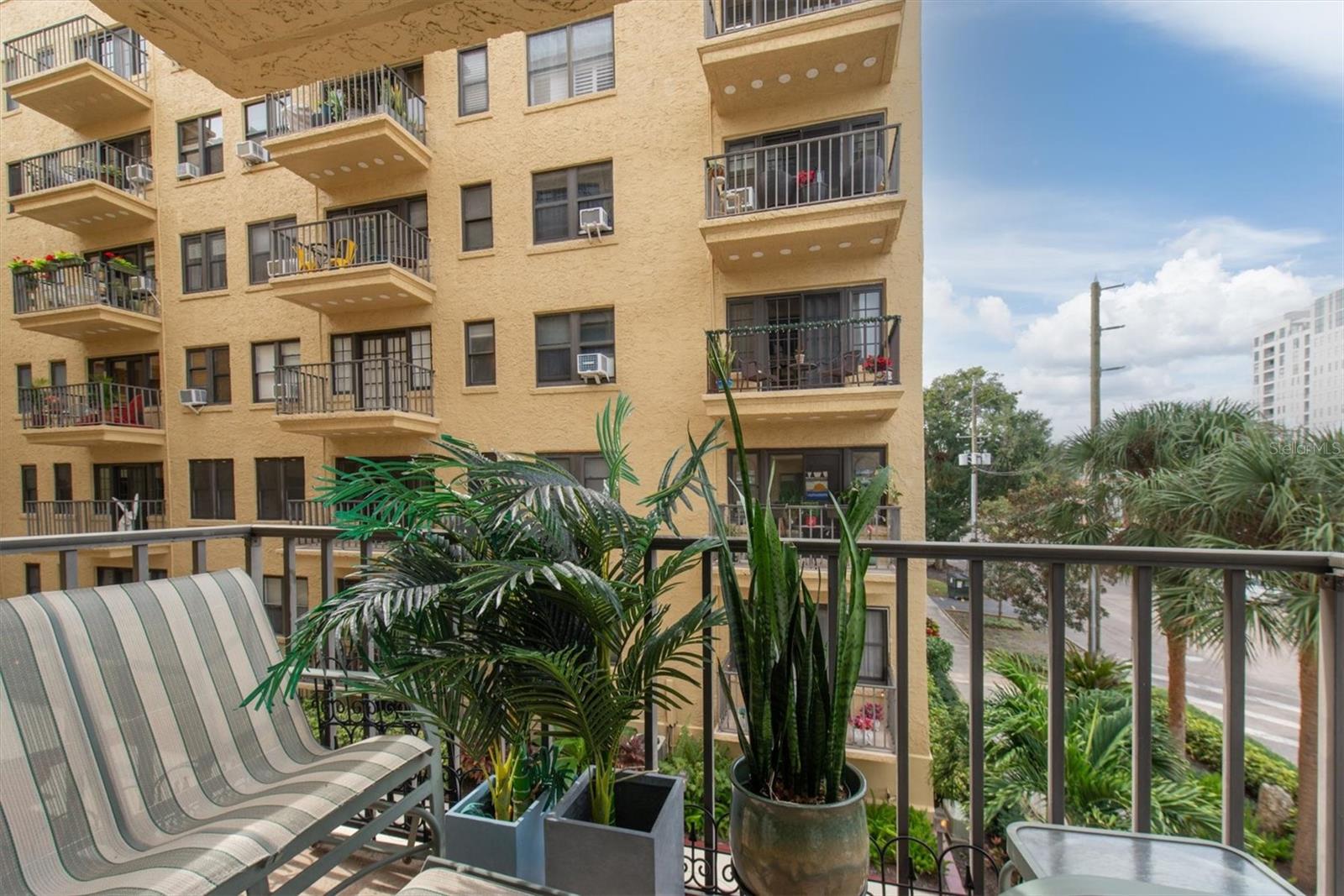 FLORI DE LEON APTS CO-OP - Residential