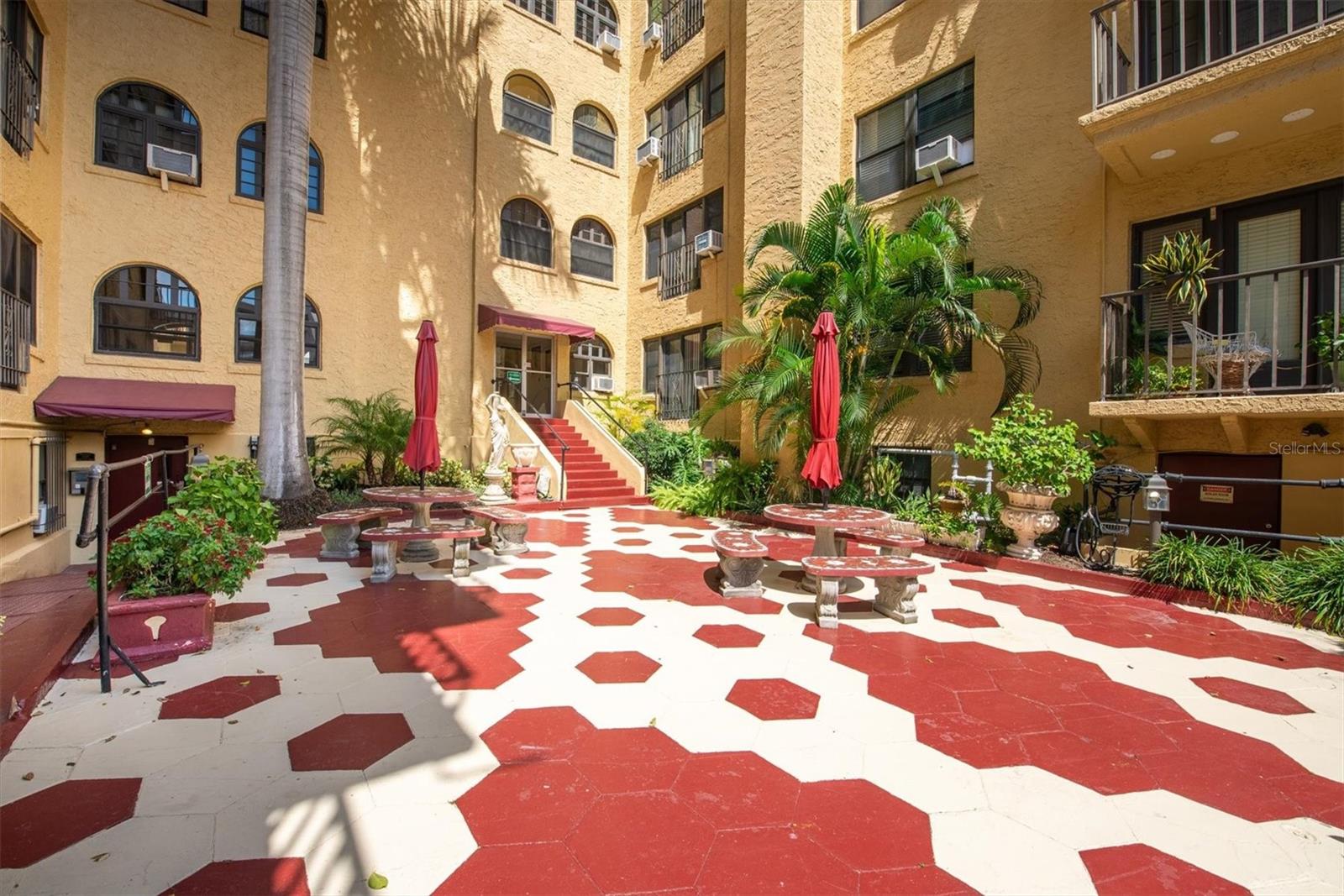 FLORI DE LEON APTS CO-OP - Residential