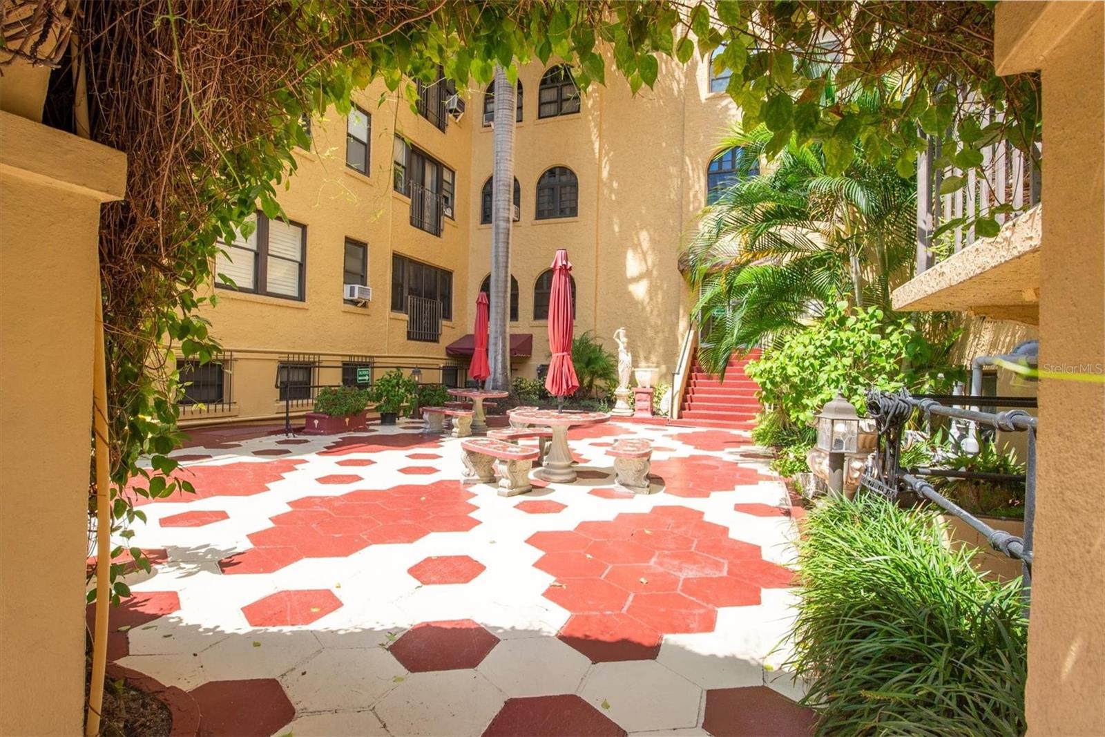 FLORI DE LEON APTS CO-OP - Residential