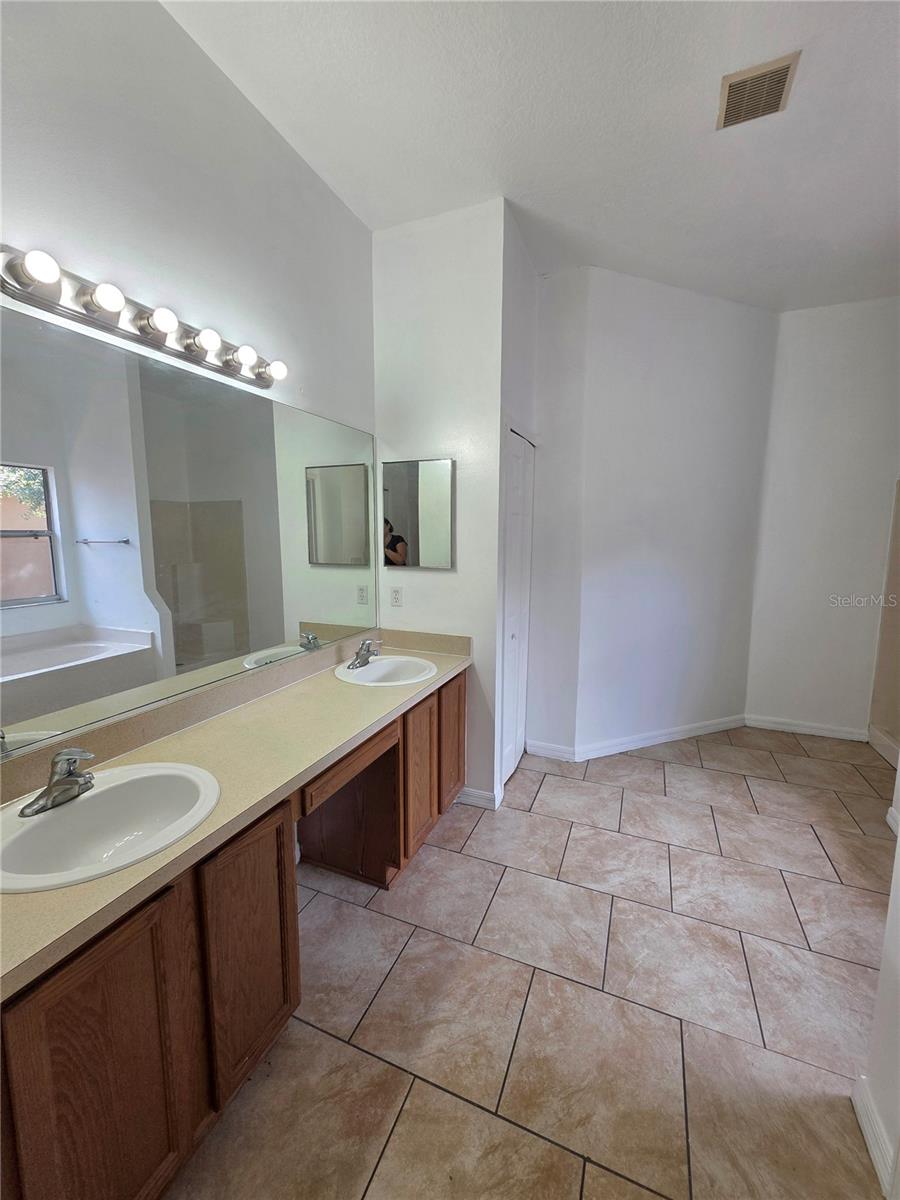 RAVEN GLEN UN 01 - Residential Lease