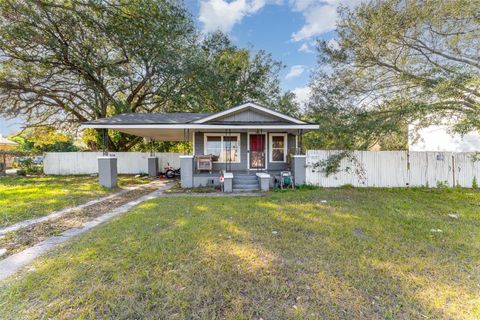 A home in LAKELAND