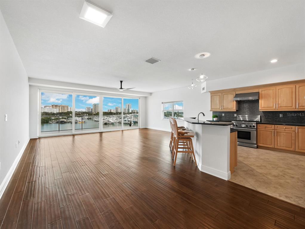 HARBOR VIEW ON GOLDEN GATE POINT - Residential