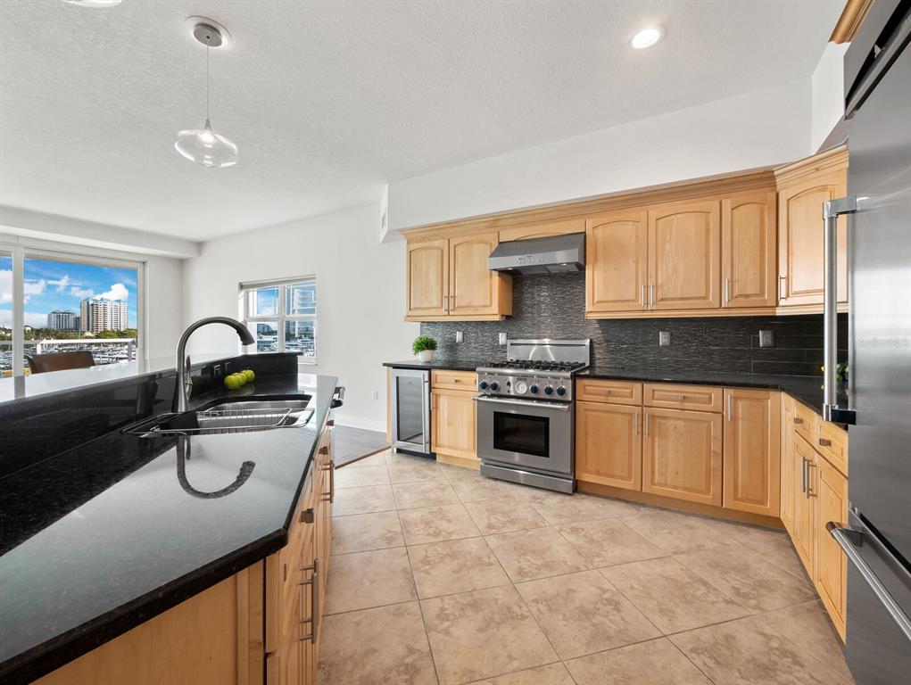 HARBOR VIEW ON GOLDEN GATE POINT - Residential