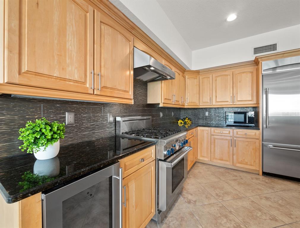 HARBOR VIEW ON GOLDEN GATE POINT - Residential