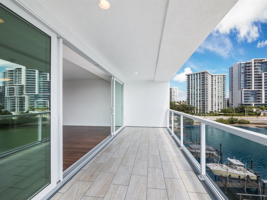 HARBOR VIEW ON GOLDEN GATE POINT - Residential