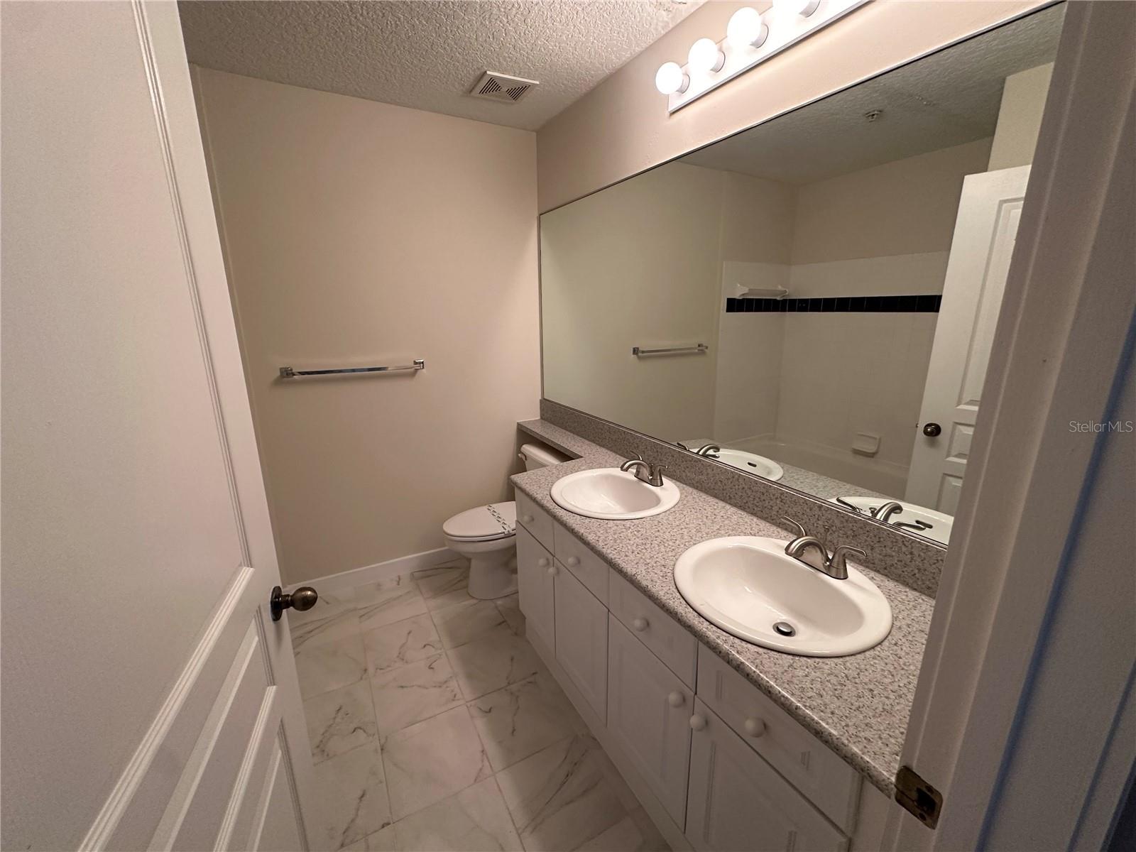 TOWN CENTER CONDOS - Residential Lease