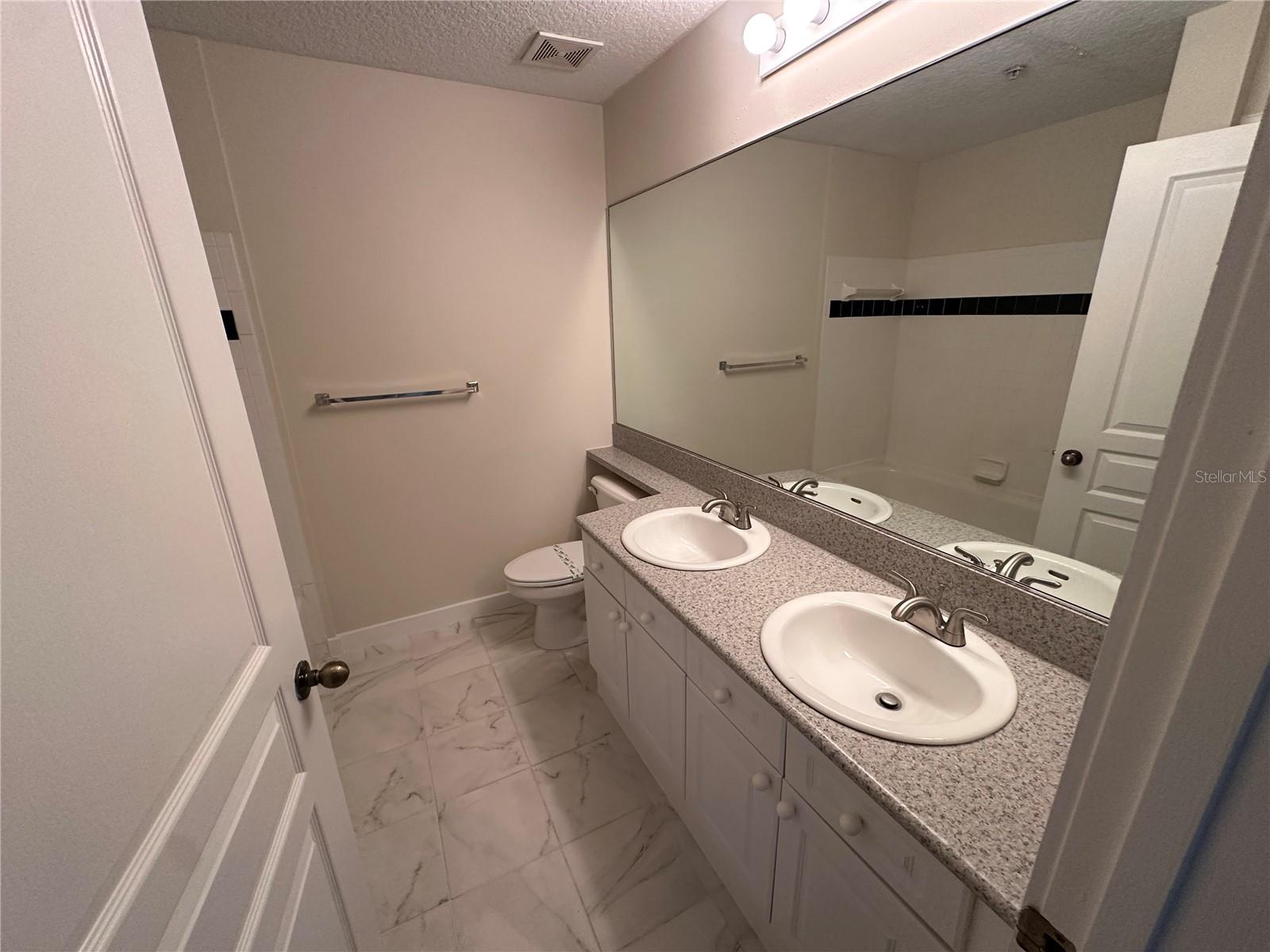 TOWN CENTER CONDOS - Residential Lease
