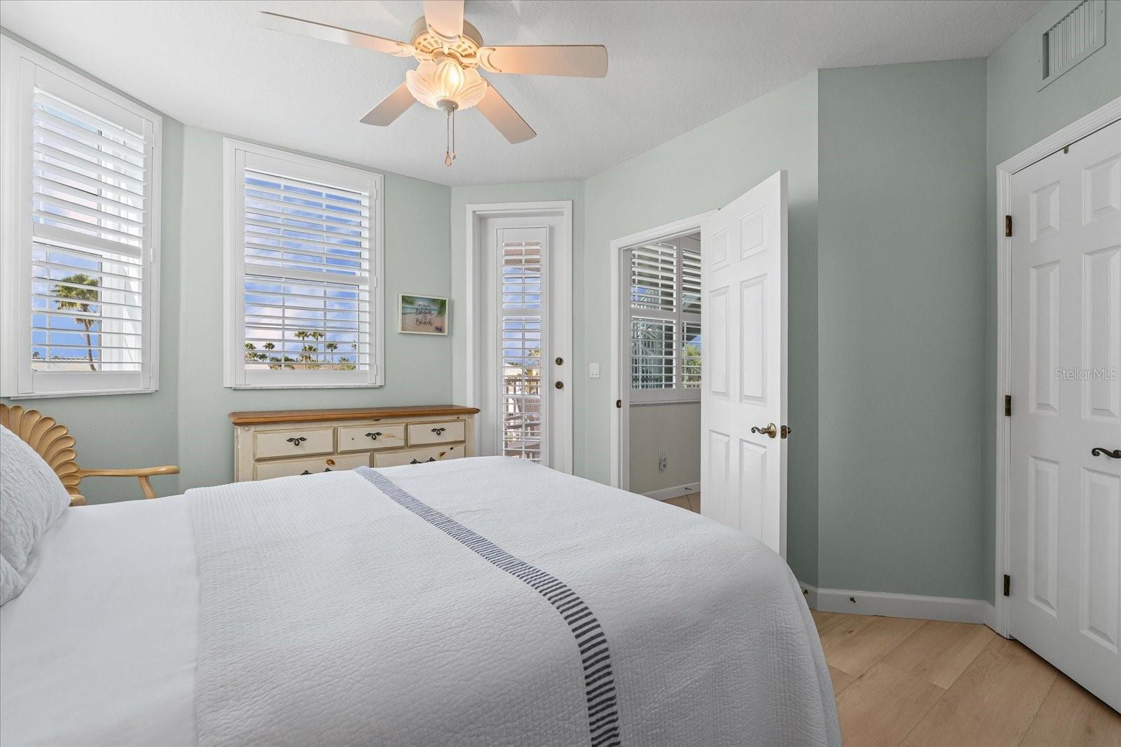 DOLPHIN BAY - Residential