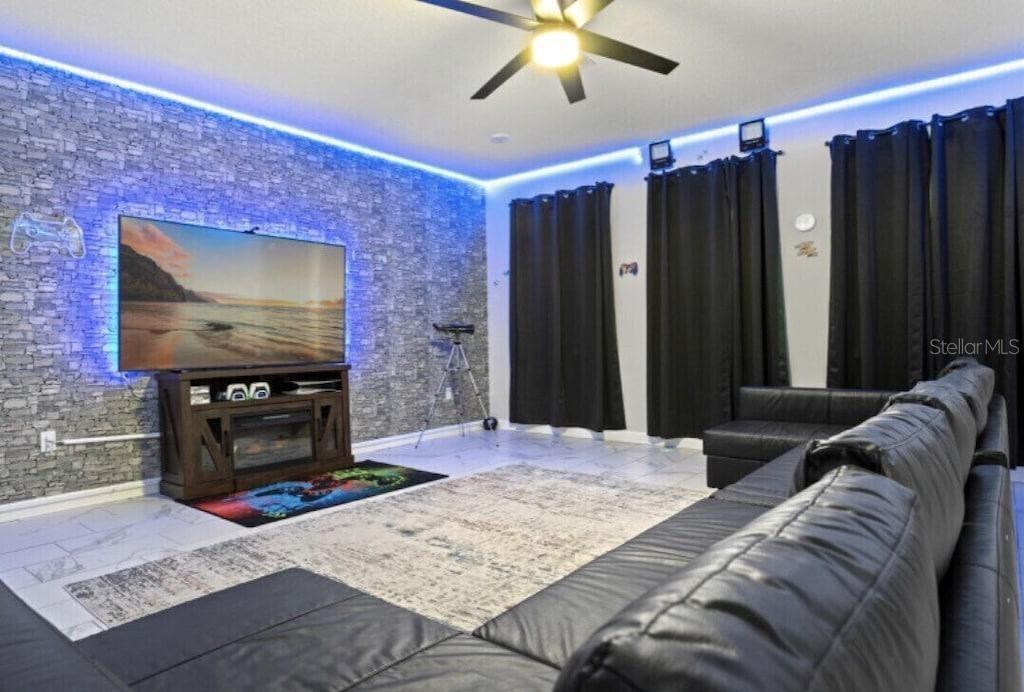 COVE/STOREY LAKE II - Residential Lease