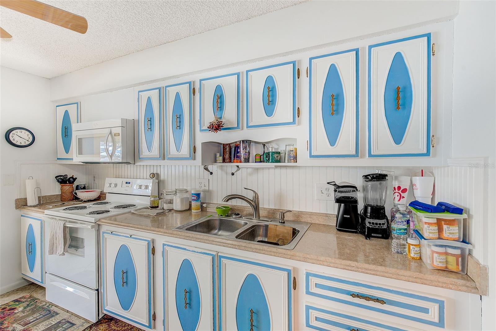 TWIN OAKS APTS IX CONDO - Residential