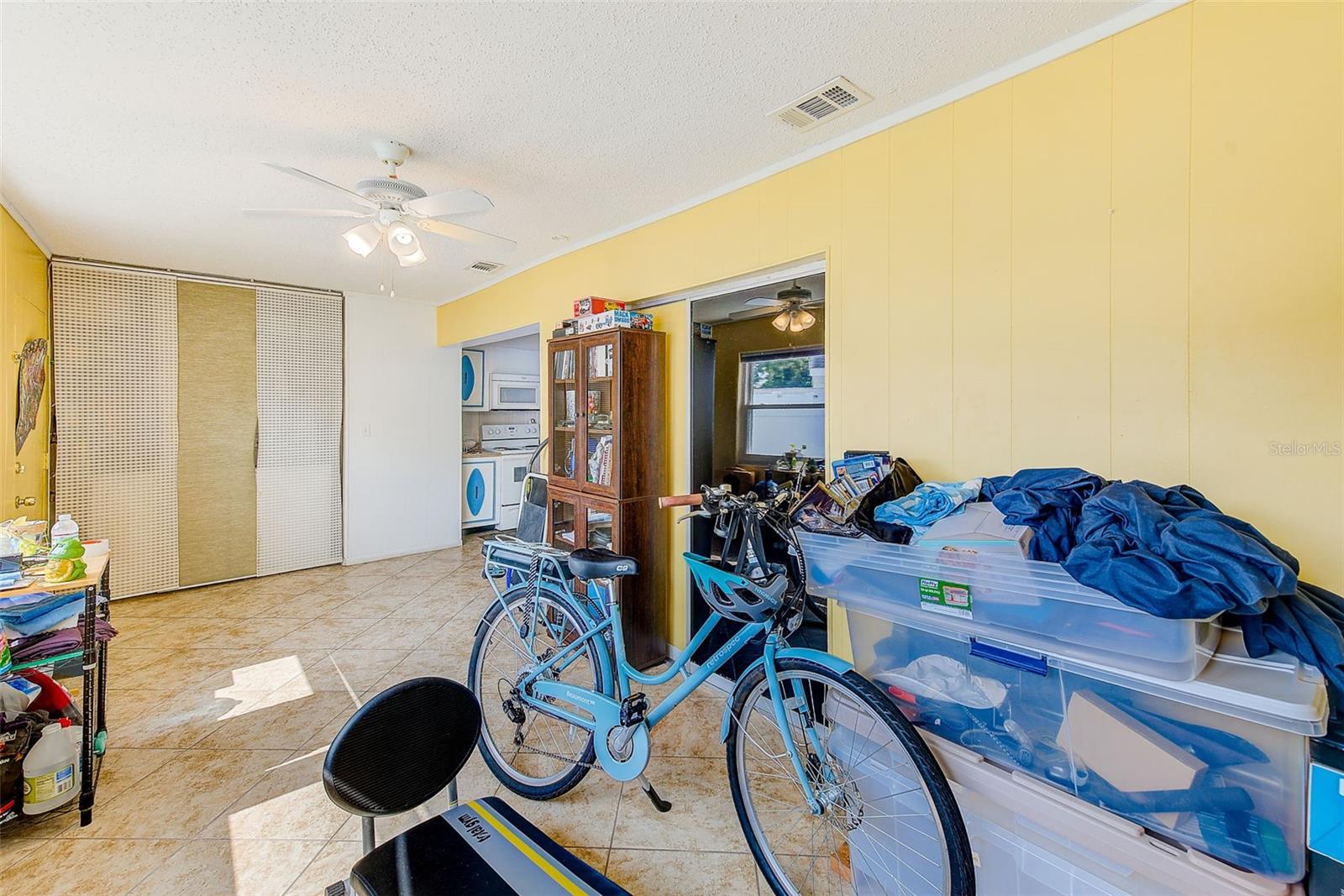 TWIN OAKS APTS IX CONDO - Residential